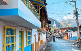 Casa colonial acogedora cerca al parque